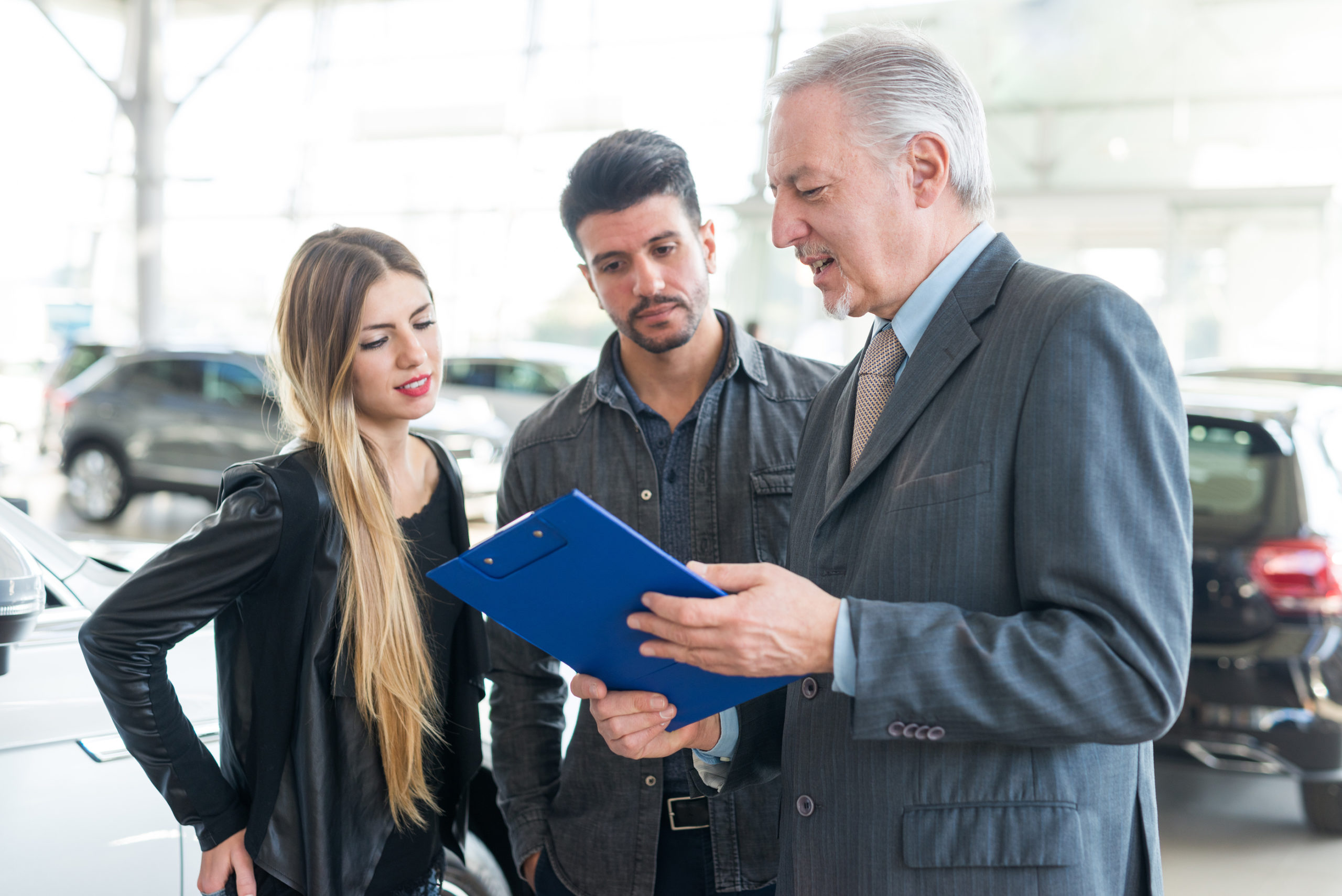 car-salesman-tricks-to-sell-a-car-at-a-dealership